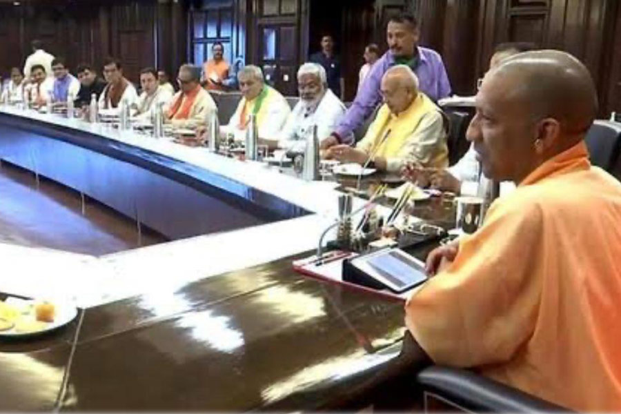 Chief Minister Yogi Adityanath's entire cabinet will take a dip in the Maha Kumbh today