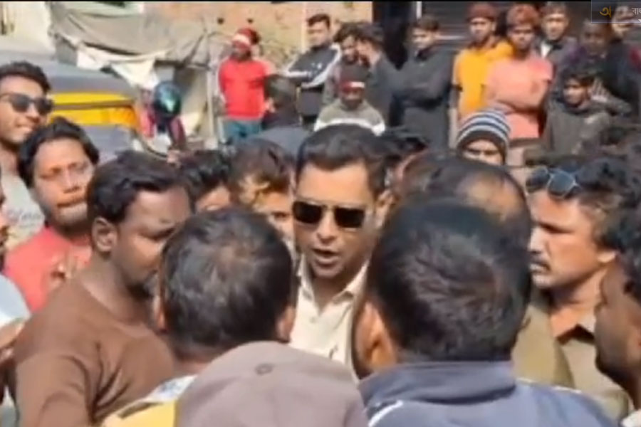 If coal, iron is smuggled, why will the sand be blocked? Agitation around the police, arrest 7 in Asansol