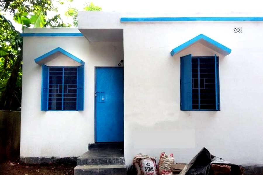 Corruption, 3 members of TMC worker's family getting money by showing same house