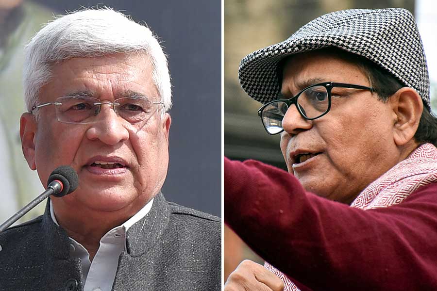 In CPM central committee meeting, Keral and Bengal lobbies are in tussle to decide position on Congress