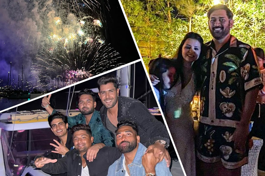 সিডনিতে ‘পার্টি মুডে’ গিল-পন্থরা, অনুষ্কার হাত ধরে বর্ষবরণ কোহলির, গোয়ায় সেলিব্রেশনে ধোনি