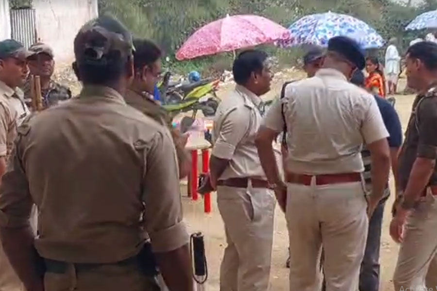 Security guard of Vice president took gun on hand during duare sarkar camp in Tarakeshwar