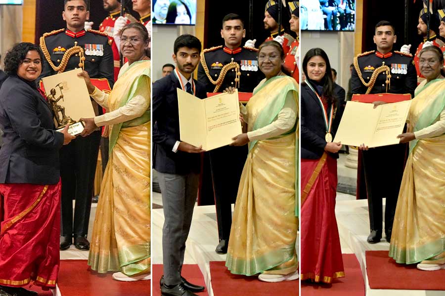 খেলরত্ন পেলেন মনু-গুকেশরা, রাষ্ট্রপতি ভবনে বিশেষ পুরস্কার বাংলার সায়নীকেও