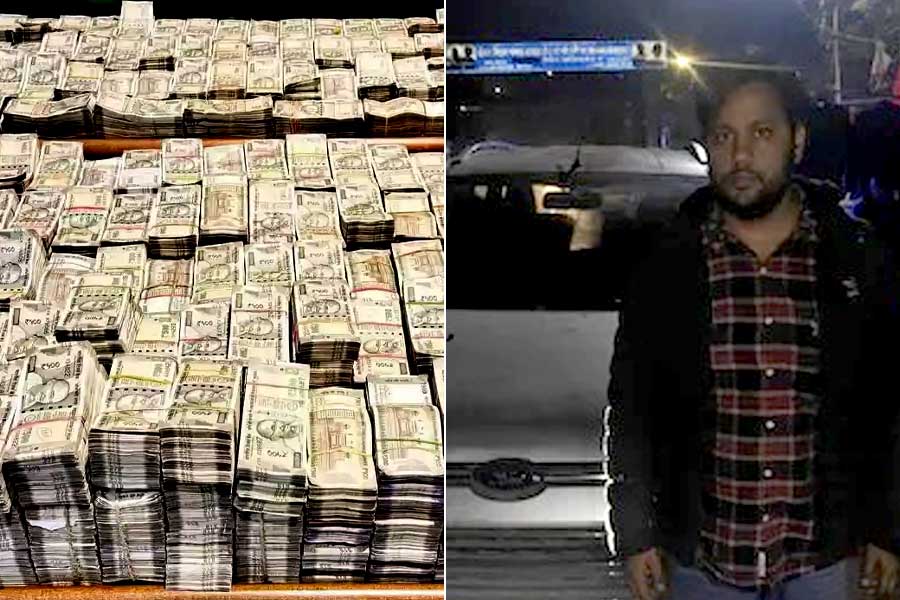 Police Seize Rs 47 Lakh In Cash From Car In Delhi