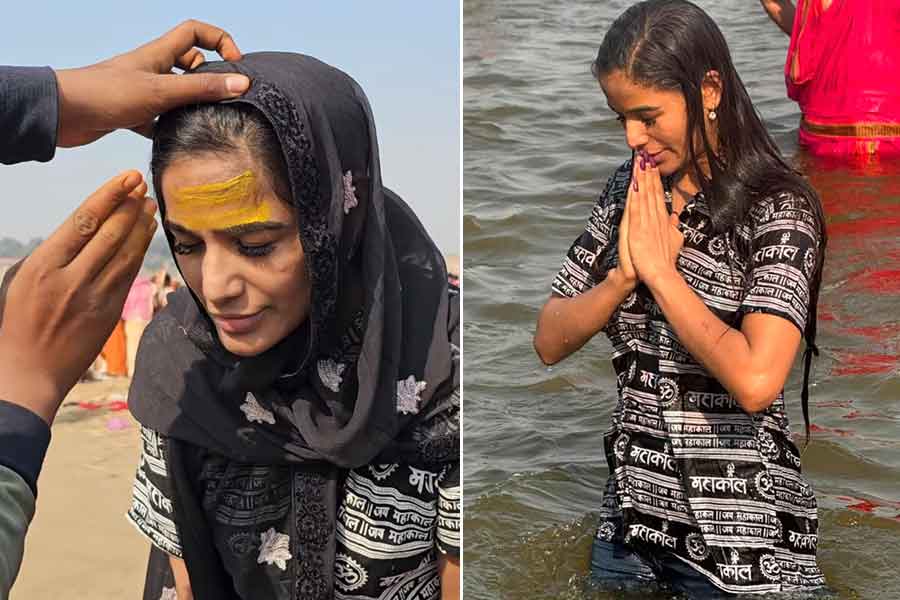 Poonam Pandey takes holy dip in Maha Kumbh 2025