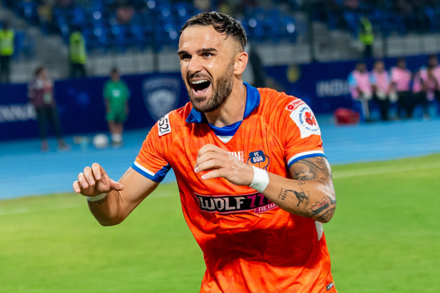 Armando Sadiku's red card turned into yellow by AIFF