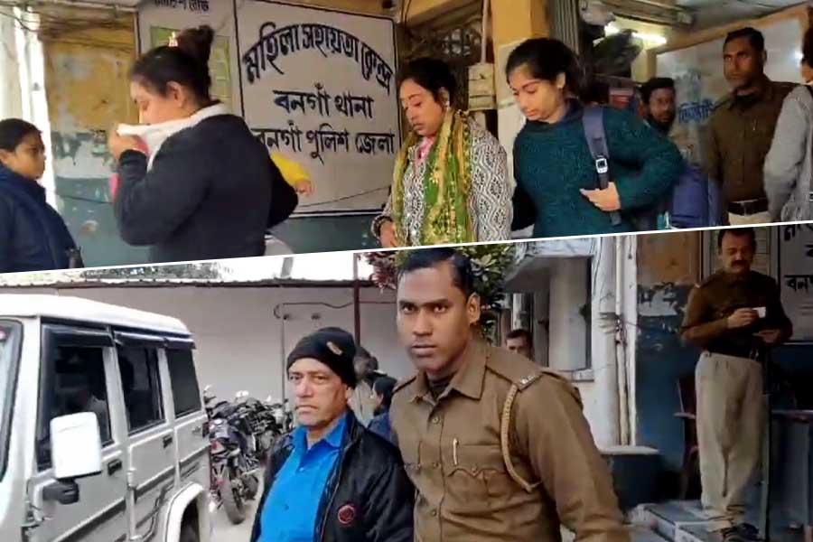 নকল পরিচয়পত্র নিয়ে ভারতে, বনগাঁয় গ্রেপ্তার ৫ বাংলাদেশি