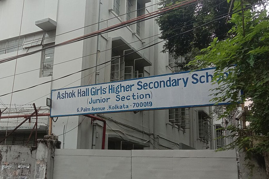 Reputed school in Ballygunge caught fire
