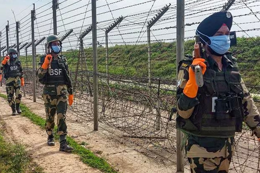 Pakistan is building bunkers on the border, India object