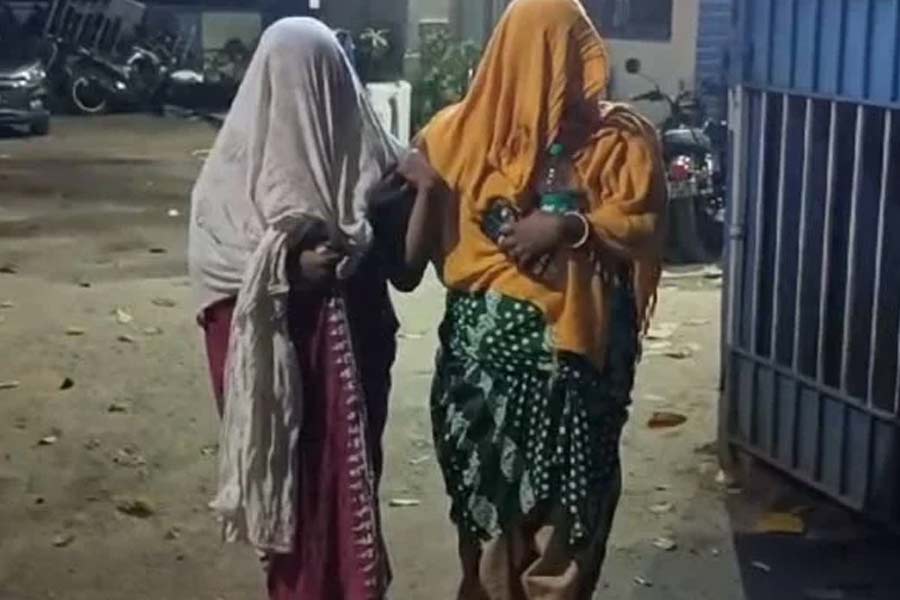 Complaint against TMC leader of Khardah allegedly asault of teenager physically and beat her family