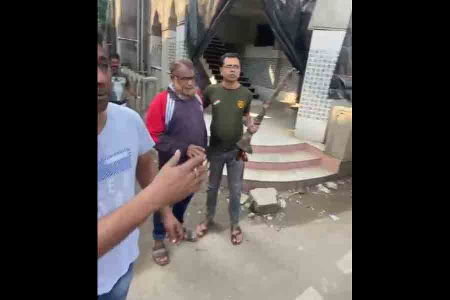 Ex army man arrested in Baruipur for threatening people with firearms