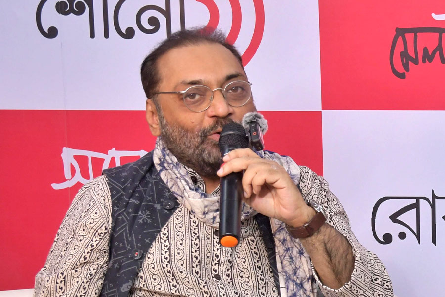 বইমেলায় ‘টালোবাসা’র গল্প শোনালেন অনিন্দ্য চট্টোপাধ্যায়