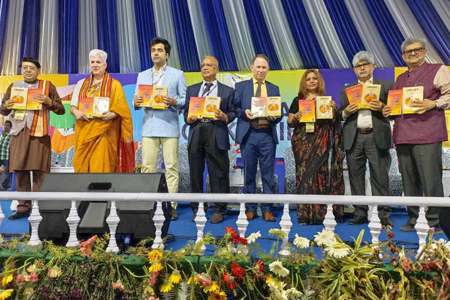 Rama Prosad Banerjee Unveils 2 Transformative Books on Vedic Wisdom at Kolkata International Book Fair