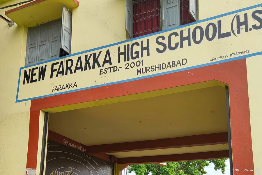 Head teacher beaten by assistant teachers in Farakka school