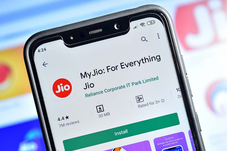 Here are Jio plans that will give you free Jio-Hotstar access to watch IPL