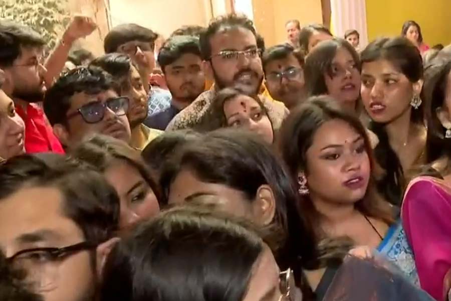 Saraswati Puja 2025: Chaos in Jogesh Chandra Chaudhuri College