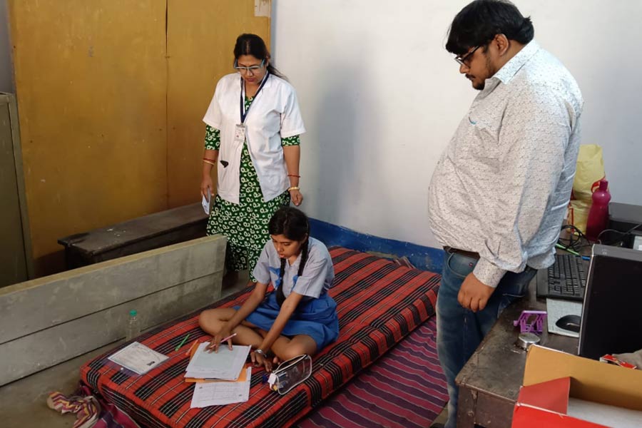 Madhyamik Exam 2025: student suffered from panic attack after getting question paper in Jadavpur, TMC Councilor helps to reach hospital