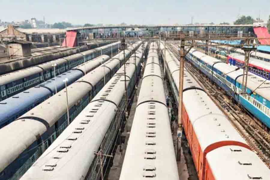 Many Trains will be cancelled due to control Mahakumbh crowd