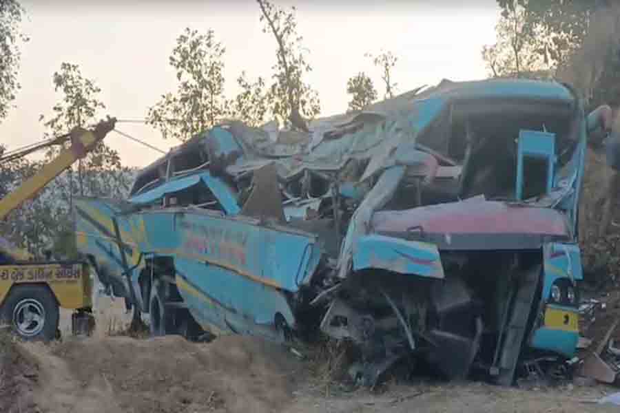 7 Died as Luxury Bus falls into 200-Foot Gorge On Nashik-Gujarat Highway