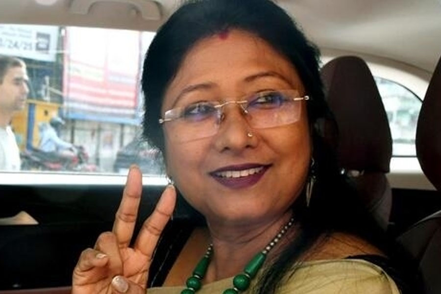JMM MP Mahua Maji injured in road accident while returning from Maha Kumbh