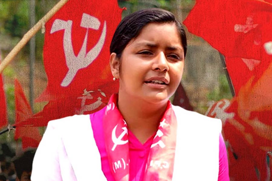 Minakshi Mukherjee become member of cpim state secretary committee