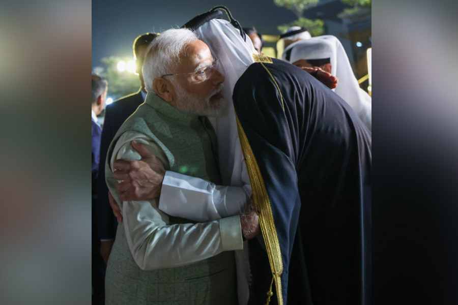 PM Modi receives 'brother' Emir of Qatar at airport