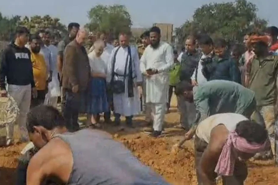 Australian man's final wish honoured, buried in Munger