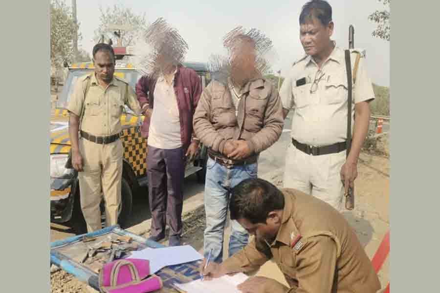 2 arrested with illegal firearms in Murshidabad