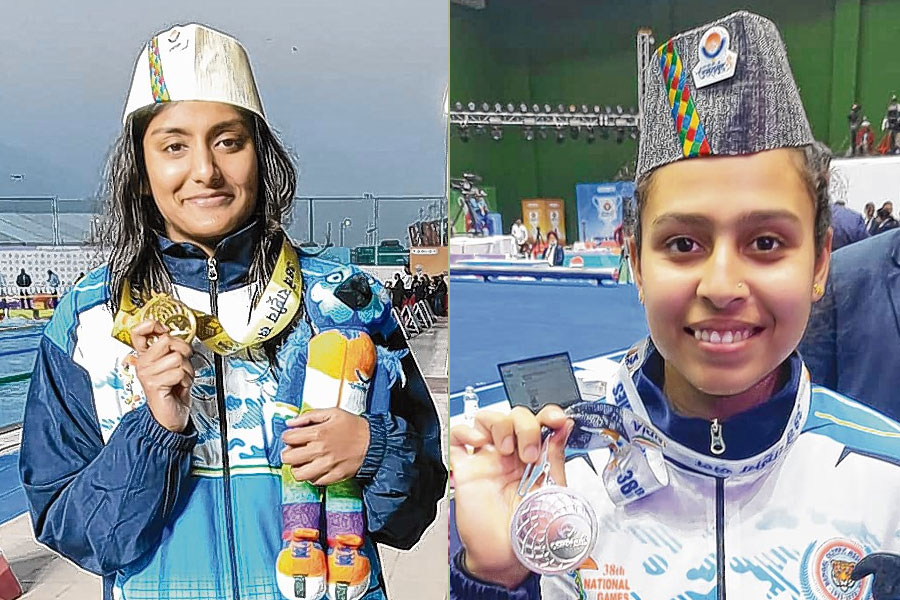 National Games: Bengal's Soubriti Mondal wins Gold in swimming and Shrabani Das wins Silver in weight lifting