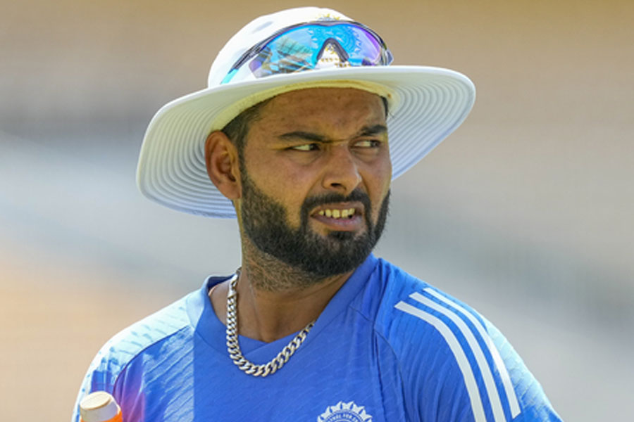 Champions Trophy 2025: Rishabh Pant still in discomfort and skips wicketkeeping practice after knee injury