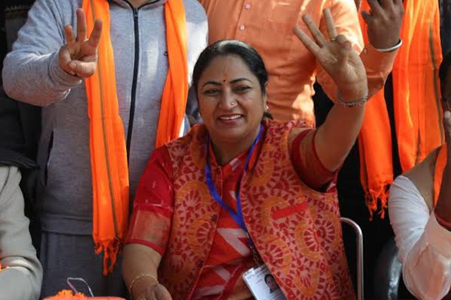 Delhi CM Rekha Gupta controversial video viral in social media