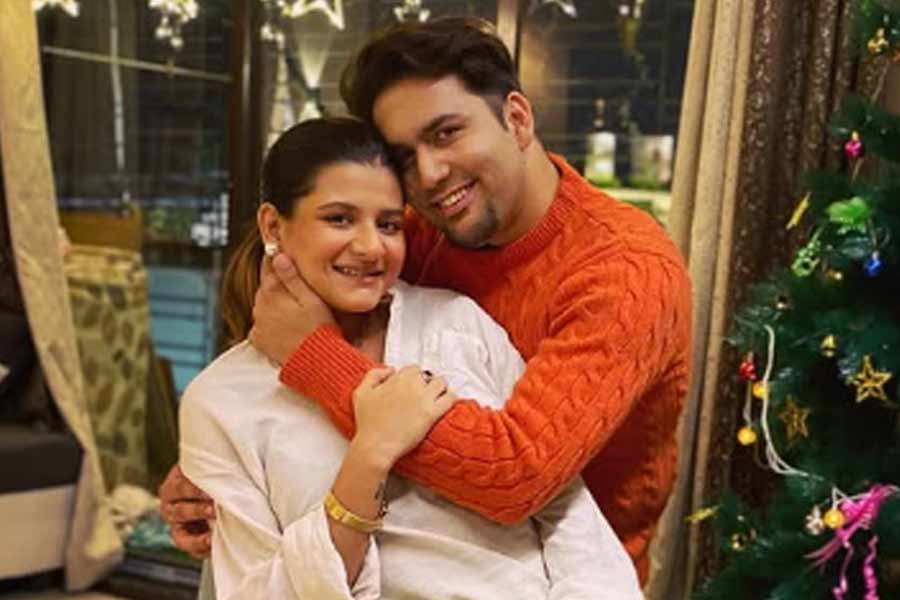 পায়ে পায়ে ‘এক’, প্রথম বিবাহবার্ষিকী কীভাবে উদযাপন করলেন রূপসা-সায়নদীপ?