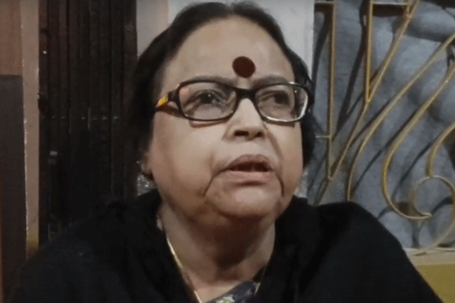 Goons attack Attack Maldha TMC MLA Sabitri Mitra's car