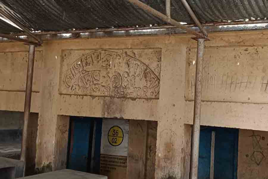 Uttar Dinajpur School as closed as no teacher present