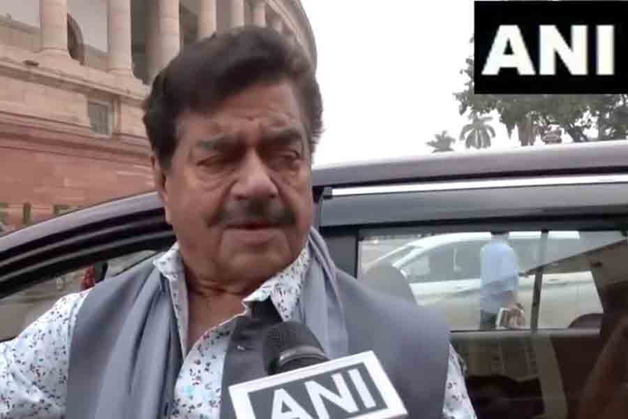 Shatrughan Sinha wants ban on non-veg food