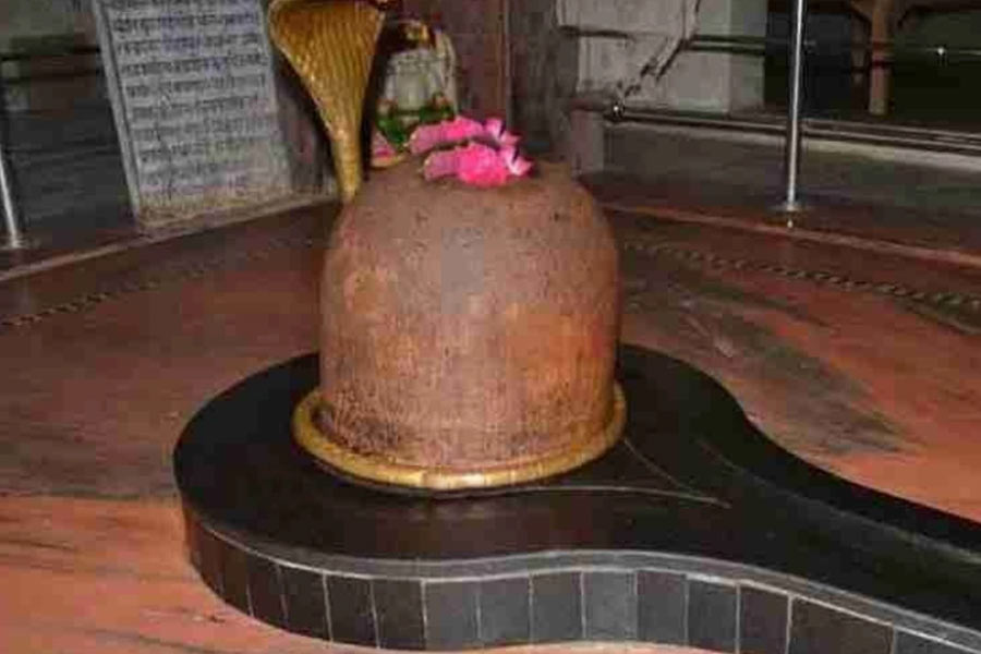 The color of the Shivling changes three times a day