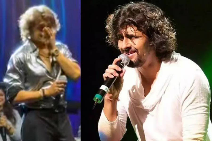 Sonu Nigam breaks into tears during his live performance