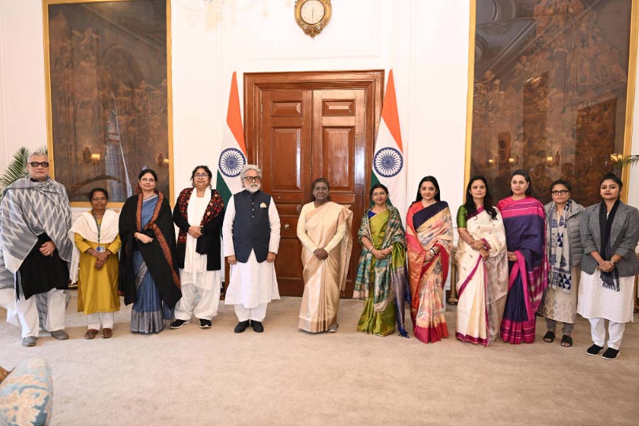 TMC delegation meets President Droupadi Murmu to demand signing anti rape Aparajita Bill