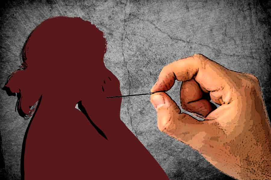 Woman allegedly injected HIV needle by in laws for 10 lakh rupees in Uttar Pradesh