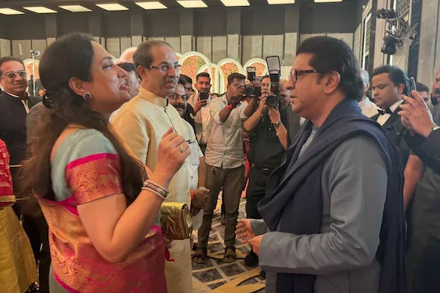 Uddhav Thackeray, cousin Raj's smiling photos spark strong reunion buzz