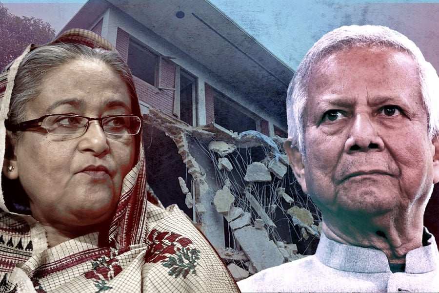 বঙ্গবন্ধুর বাড়িতে আগুন, দায়ী হাসিনা! আর কী বলল ইউনুস সরকার?