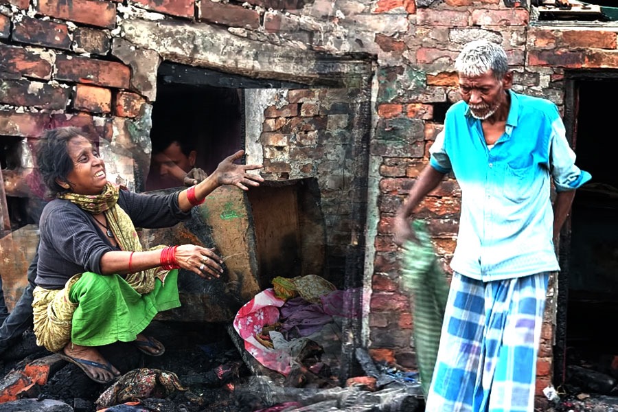 একরাতেই সর্বহারা, আর্তনাদে হাহাকার ধ্বংসস্তূপ নারকেলডাঙায়