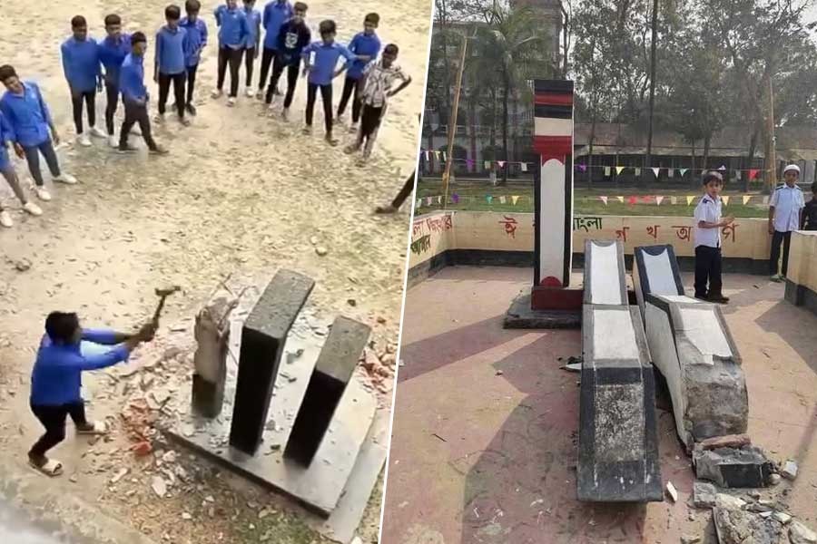 ‘কাঁদো বাংলাদেশ কাঁদো’, একুশের শহিদ-স্মারক ধ্বংসে গর্জে উঠলেন তসলিমা