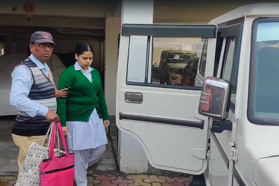 Alipurduar Municipality's chairman delivered to sick Madhyamik examinee to the center