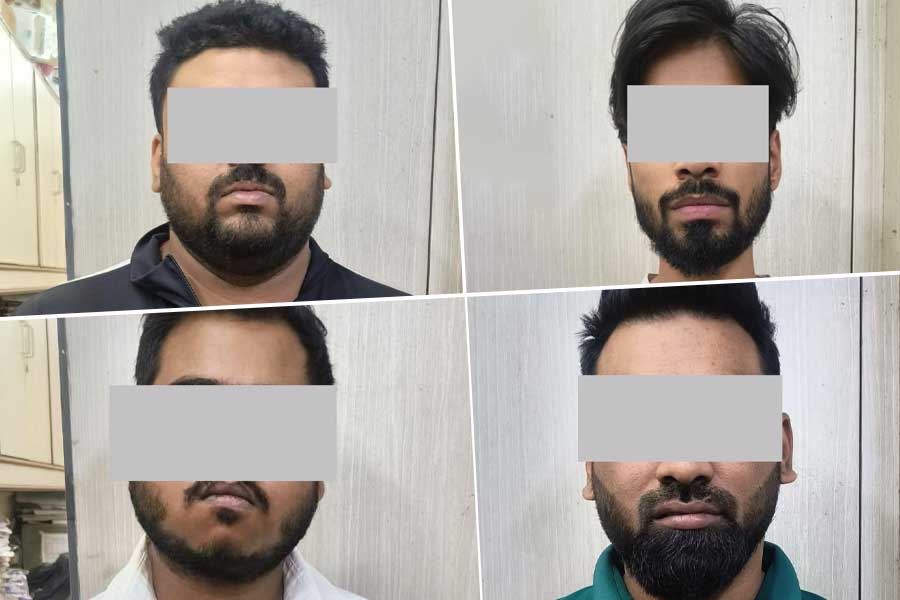 Fake call center in Kolkata 4 persons were arrested