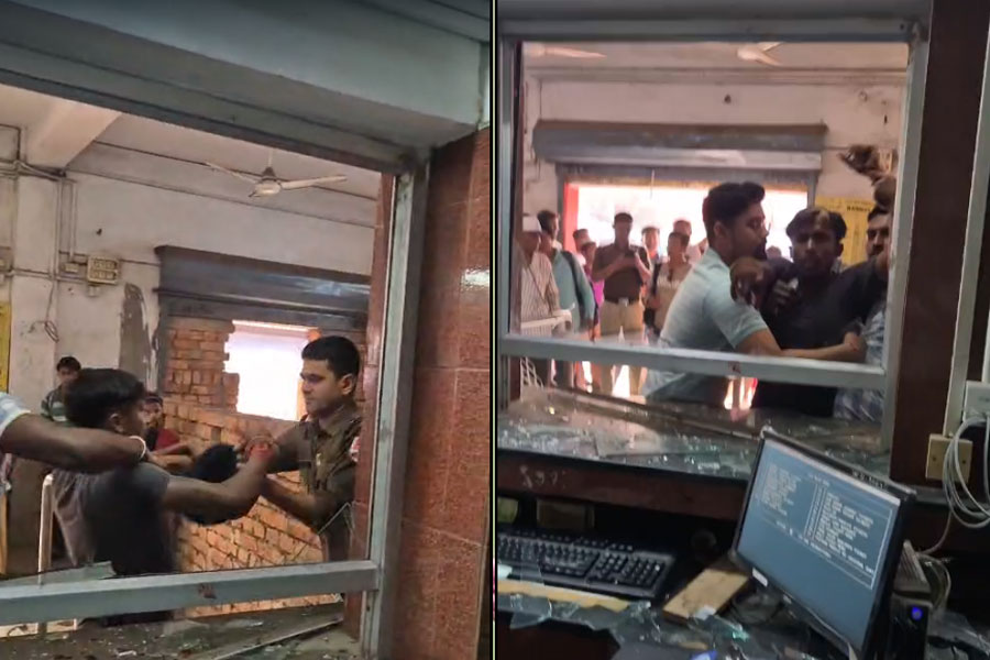 Ticket counter vandalized in Bandel station