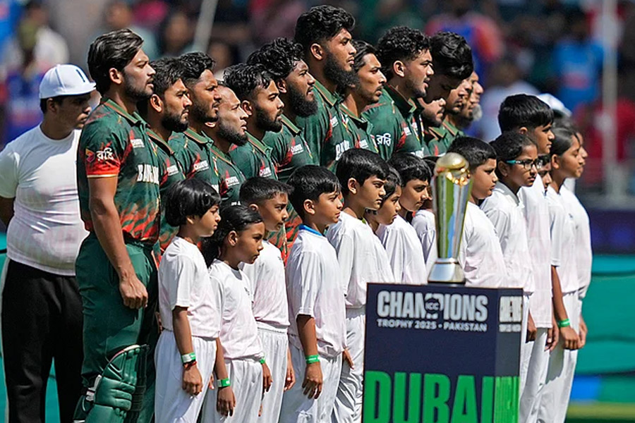 Bangladesh team and fans sung national anthem in Champions Trophy