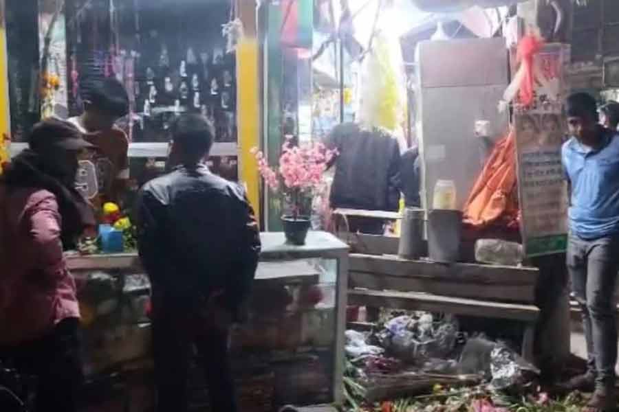 Shop vandalized for selling flowers in Valentine's Day in Bangladesh