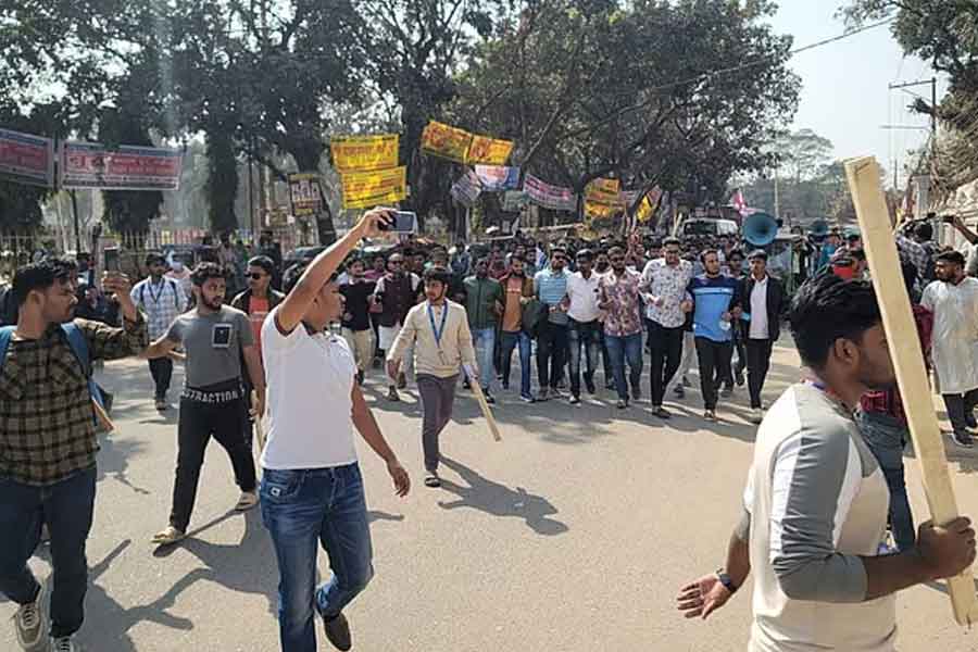 Bangladesh Unrest: Mob thrashes students who attacked ex-Bangladesh minister's home