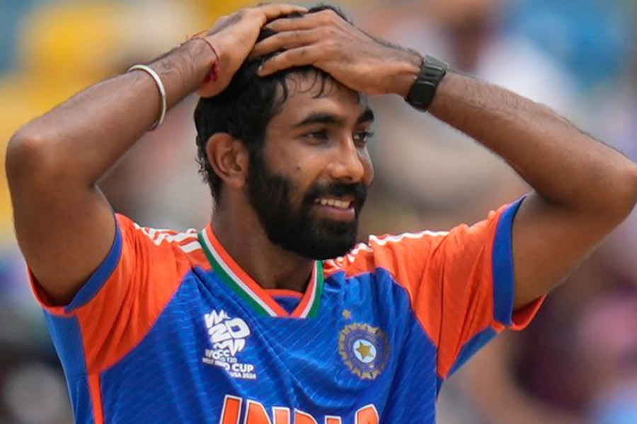 India will miss Jasprit Bumrah in Champions Trophy, says Waqar Yunis